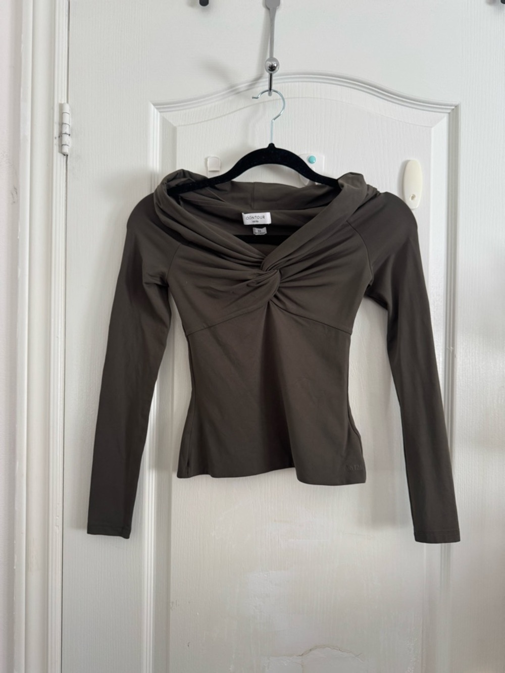 Contour Twist Off-Shoulder Longsleeve